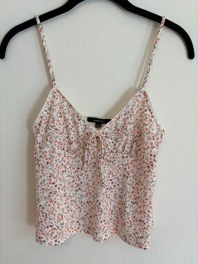 🌸 Lace-Trim Tank